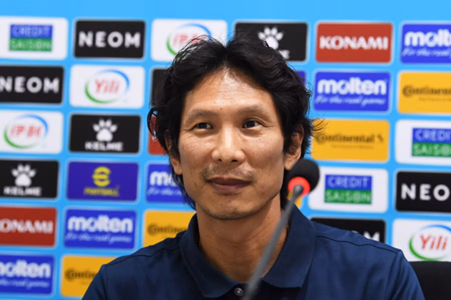 HLV Gong Oh-kyun phủ nhận đòi lương 700 triệu đồng/tháng.