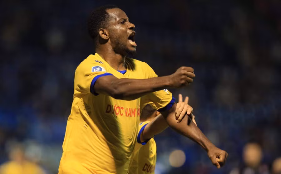  Oussou Konan Anicet trong màu áo CLB Nam Định. Ảnh VOV.