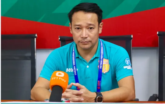 HLV Nam Định thất vọng với trận thua Viettel.