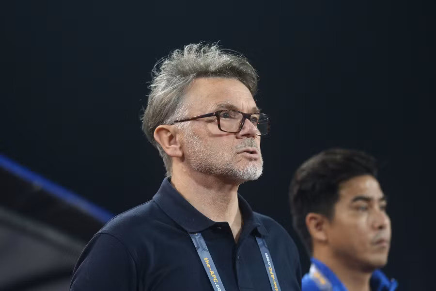 HLV Troussier chia tay tuyển Việt Nam sau trận thua Indonesia.