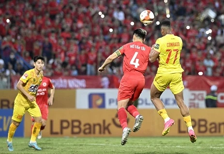 Công an Hà Nội FC vô địch V-League 2023 sau trận hòa Thanh Hóa.