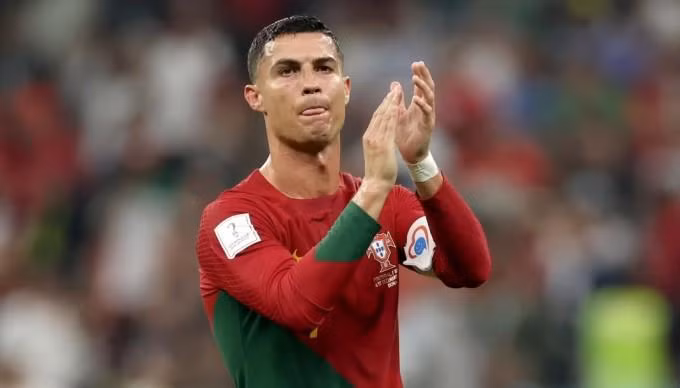Ronaldo được FIFA vinh danh trước trận gặp Ma Rốc.