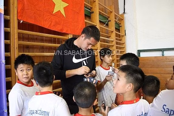 Mạc Hồng Quân mở trung tâm bóng đá tại Séc.