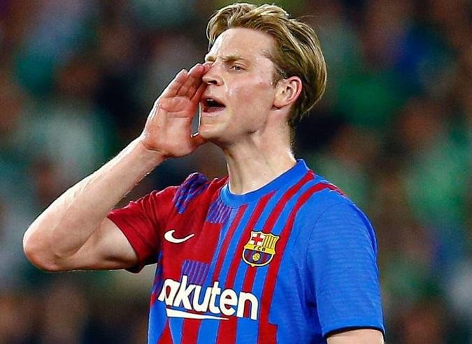 Barca quyết định bất ngờ về tiền vệ De Jong