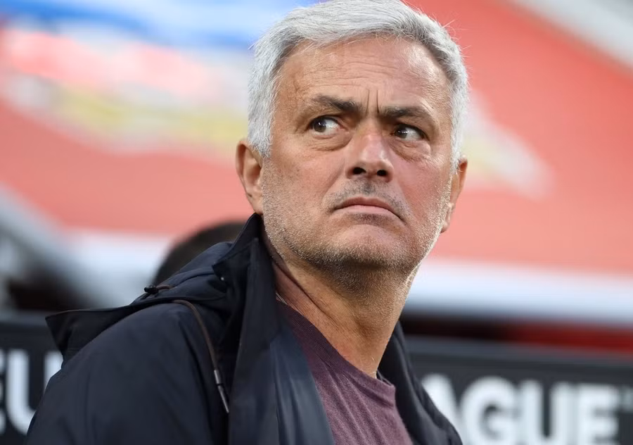 HLV Jose Mourinho rút khỏi Hội đồng bóng đá UEFA.