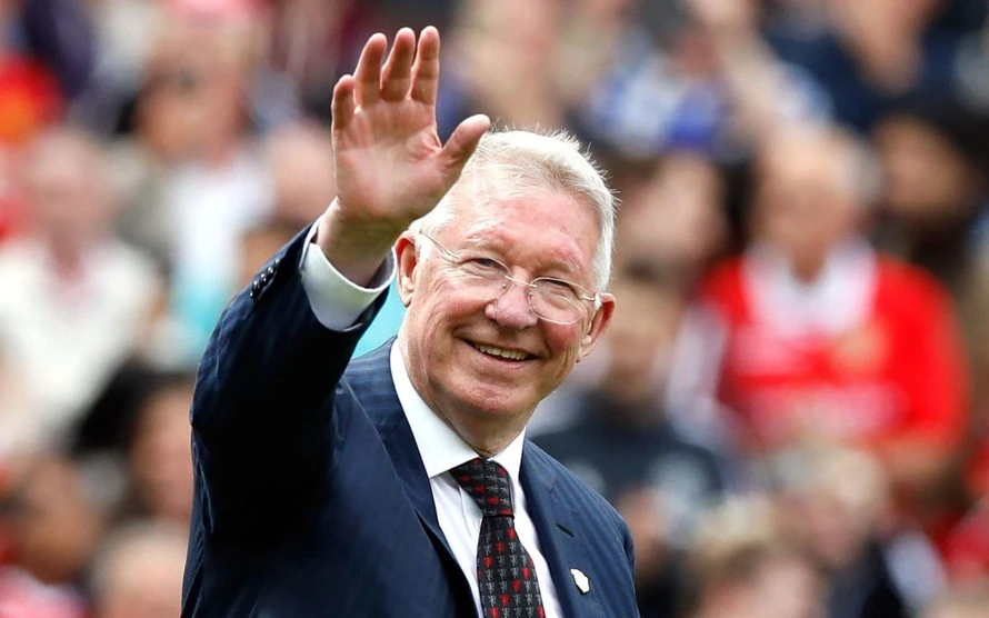 Sir Alex Ferguson được đồn đoán sắp tái xuất giúp MU vượt qua khó khăn.