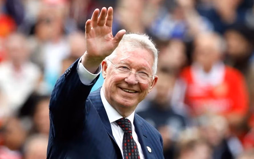 Sir Alex Ferguson được đồn đoán sắp tái xuất giúp MU vượt qua khó khăn.