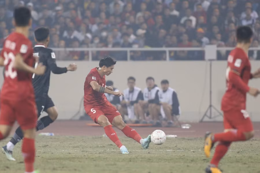 Tuyển Việt Nam vào chung kết sau chiến thắng ấn tượng trước Indonesia.