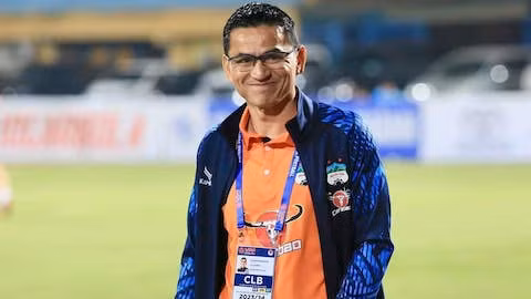 HLV Kiatisak rời Hoàng Anh Gia Lai để gia nhập CLB Công an Hà Nội.