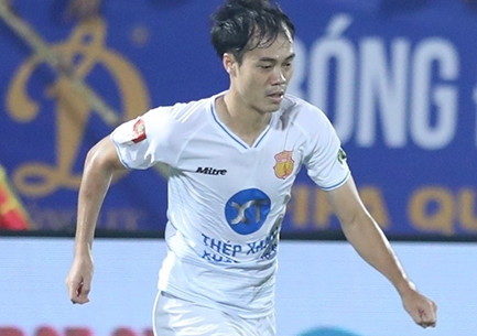 Văn Toàn chưa có bàn thắng sau 3 trận đấu cho Nam Định FC.