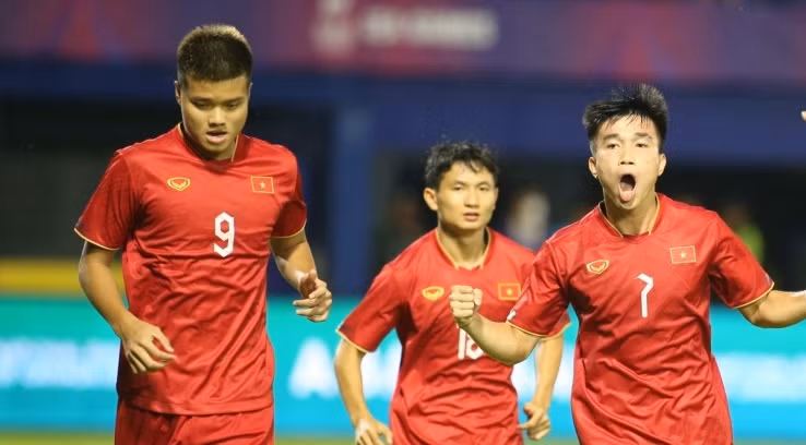  U22 Việt Nam nhận nhiều lời khen từ báo chí khu vực sau trận Malaysia.