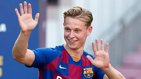 De Jong tiếp tục ở lại Barca dù được nhiều lời mời gọi.