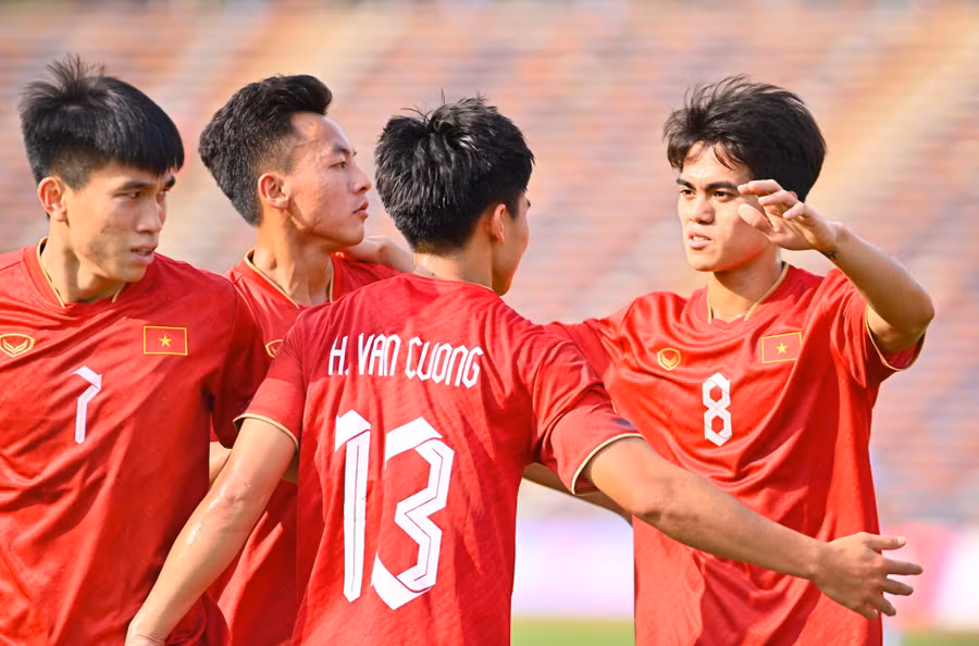 U23 Việt Nam thi đấu ở vòng loại U23 châu Á tại sân Việt Trì, Phú Thọ.