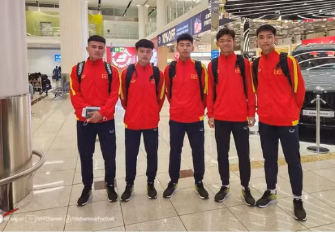 5 cầu thủ trẻ hội quân cùng U20 Việt Nam chuẩn bị cho trận gặp Dubai City FC.