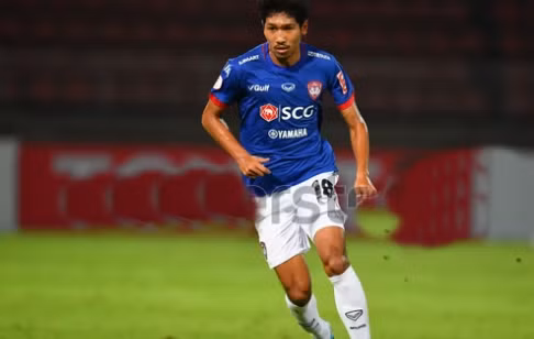 Tiền vệ Weerathep Pomphan tự tin trước trận chung kết lượt về.