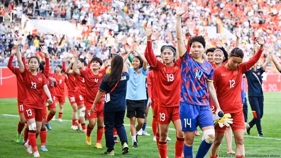 Tuyển nữ Việt Nam nhận nhiều lời khen sau trận đấu với tuyển Đức.