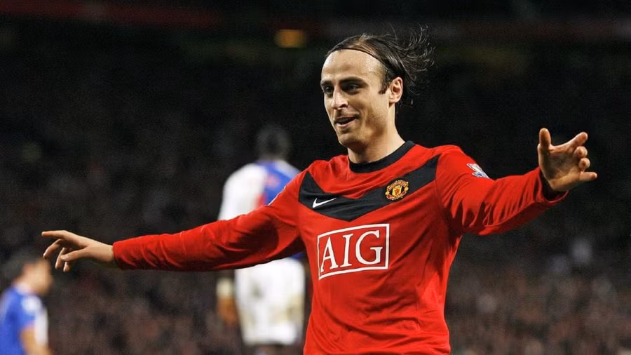Berbatov "dự báo" khó khăn cho Ronaldo nếu anh gia nhập Man City.
