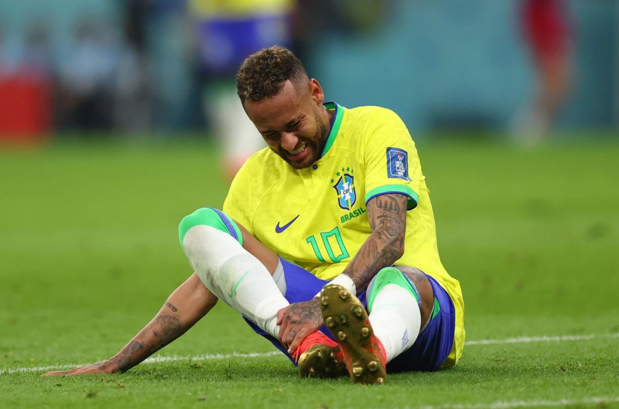 Neymar nguy cơ nghỉ hết World Cup 2022 vì chấn thương.