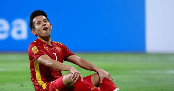 Hồng Duy mắc sai lầm nghiêm trong trận bán kết AFF Cup 2020 với Thái Lan.