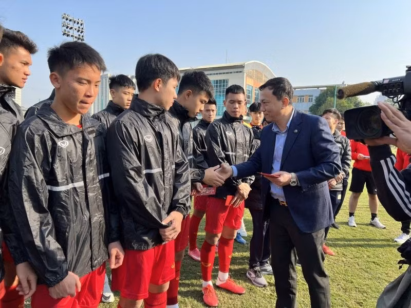 Tuyển U20 Việt Nam được Lãnh đạo VFF thăm và chúc Tết.