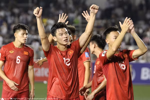 Vé xem tuyển Việt Nam đấu Iraq bất ngờ 'tăng nhiệt' sau trận thắng Philippines.