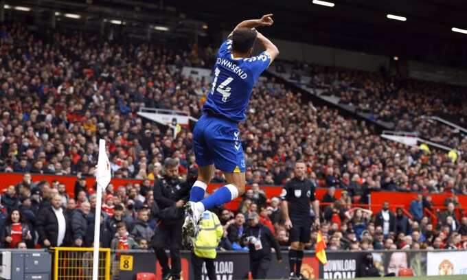 Townsend ăn mừng giống Ronaldo sau khi ghi bàn vào lưới Man Utd.