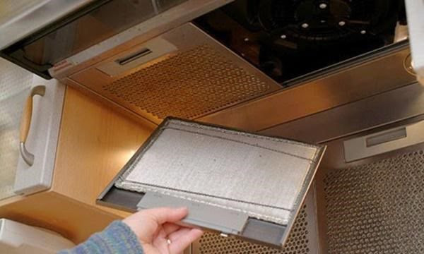 Mẹo đơn giản vệ sinh máy hút mùi, dầu mỡ bám dày đặc cũng sạch bong sau 10 phút ảnh 2 Mẹo đơn giản vệ sinh máy hút mùi, dầu mỡ bám dày đặc cũng sạch bong sau 10 phút ảnh 2