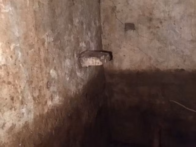 Sửa lại nhà cũ của bố mẹ, con gái ngỡ ngàng trước bí mật ẩn giấu bên dưới ảnh 5