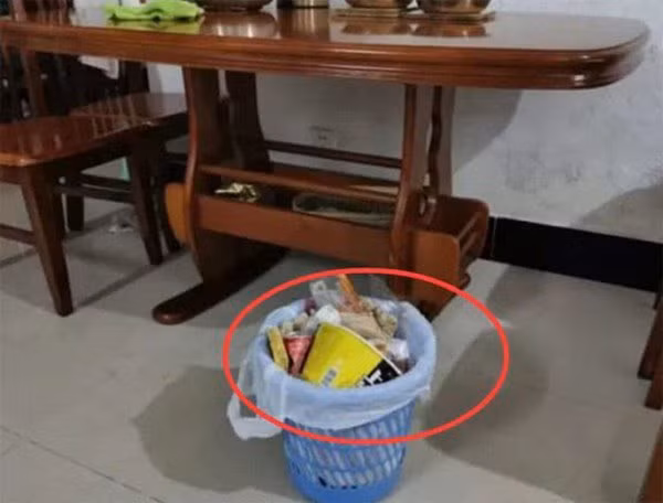Lý do những người hiểu phong thủy không bao giờ đặt thùng rác chỗ này ảnh 3