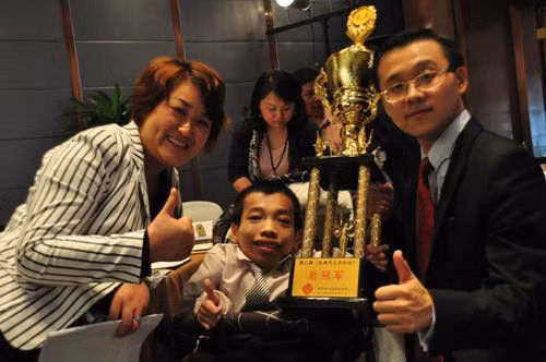 Chú rể 90cm kết hôn với cô dâu 1m70 giờ ra sao? ảnh 4