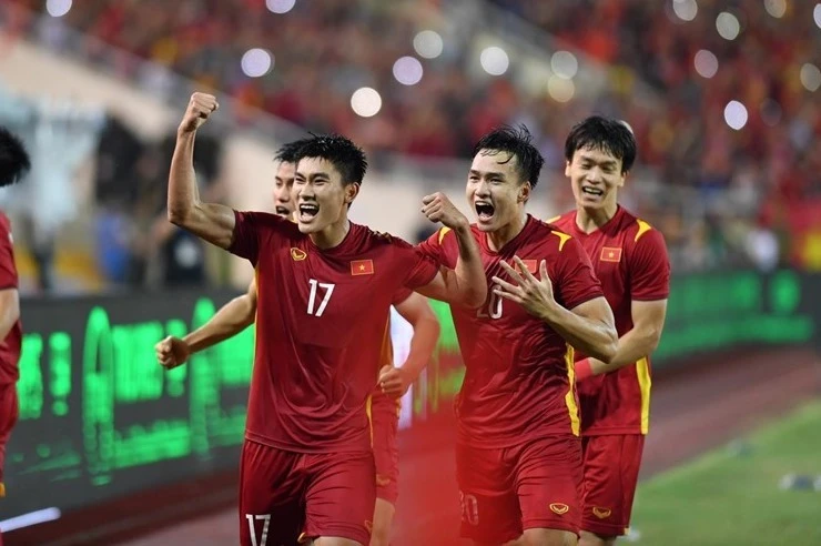 U22 Việt Nam thi đấu trên sân cỏ tự nhiên ở SEA Games 32.