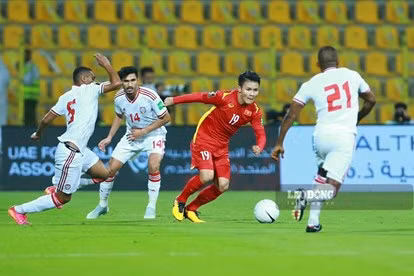 Quang Hải và đồng đội đã thi đấu đầy nỗ lực trước tuyển UAE rất mạnh.
