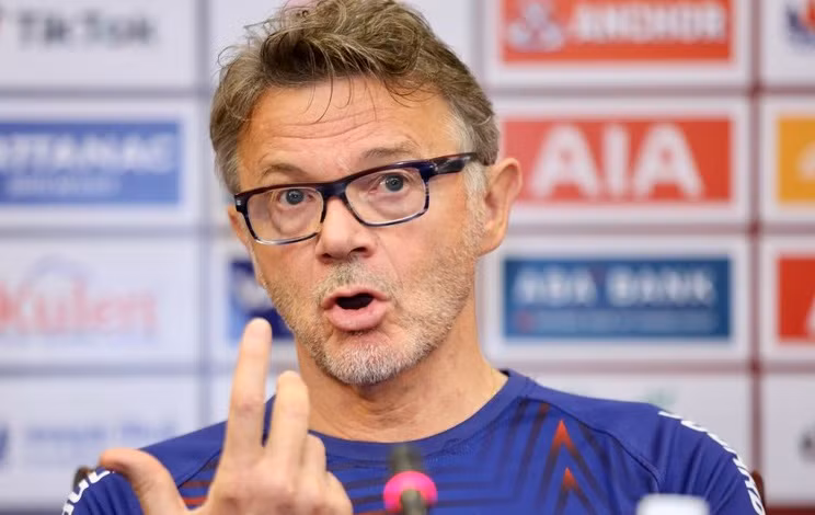 HLV Troussier thận trọng trước trận gặp Hong Kong ở Lạch Tray.