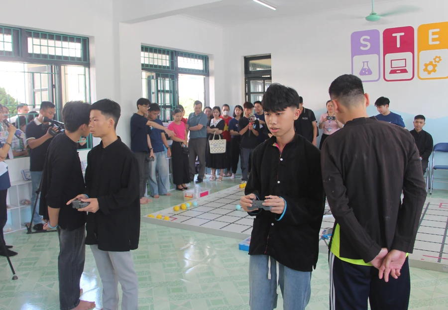 Khai trương Thư viện Công nghệ STEAMHub tại Điện Biên