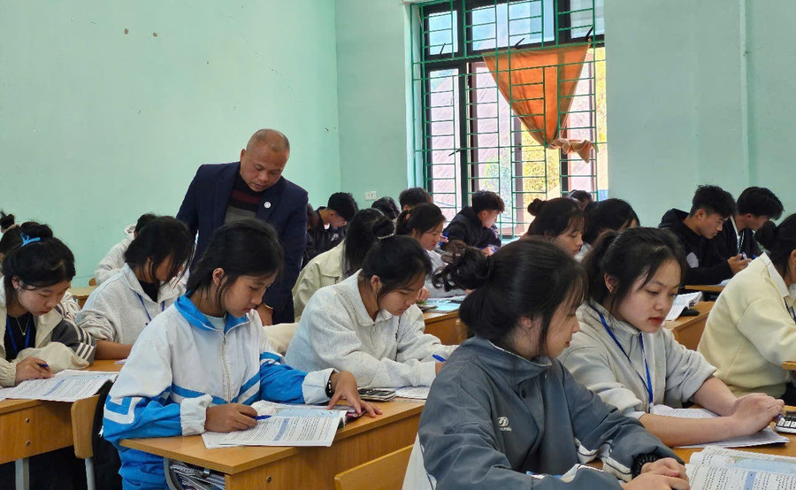 Thầy trò trường PTDTNT THPT huyện Nậm Pồ "tăng tốc" ôn luyện. nam-po-thpt-2025-4.jpg