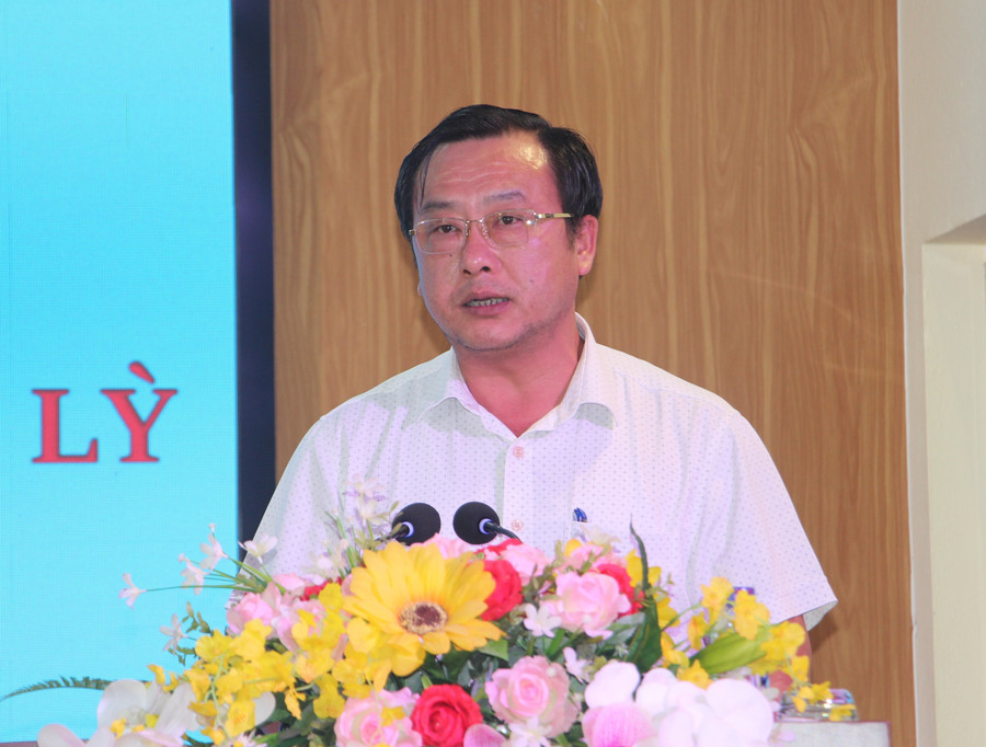 Ông Vừ A Bằng phát biểu tại buổi lễ. tieng-viet-2-5788.jpg