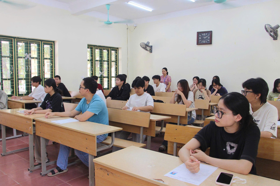 បេក្ខជនមកពីទីក្រុង Dien Bien បំពេញបែបបទប្រឡង។ gen-h-z6814404139904-53295a3dd1049ef2d54bb2030df8a4c0.jpg
