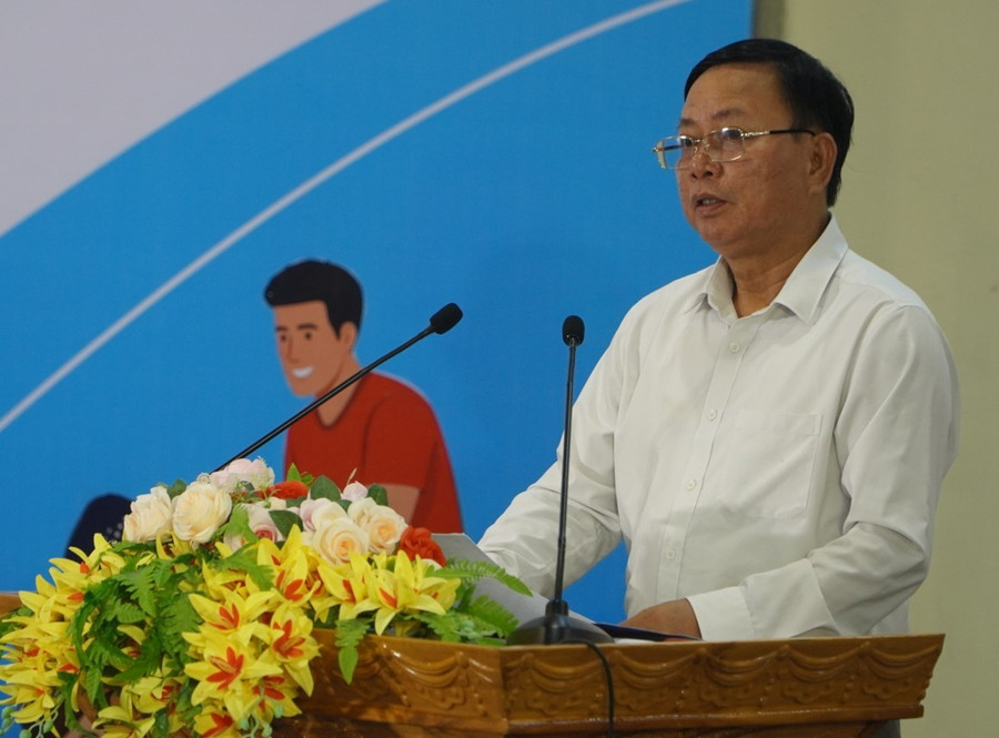 Ông Đoàn Văn Chì phát biểu tại buổi lễ. giai-the-thao-1.jpg