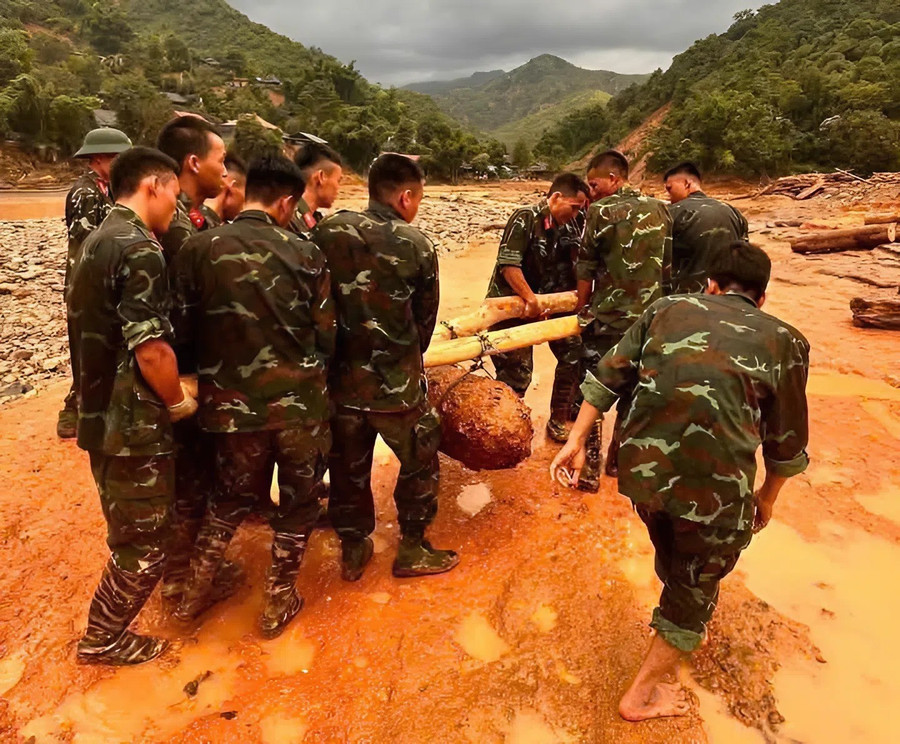 Hiện quả bom đã được di chuyển an toàn khỏi khu dân cư. bom-db-2.jpg