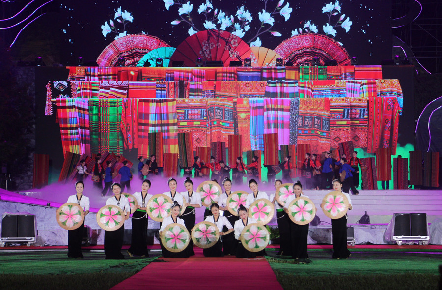 Chương trình nghệ thuật được dàn dựng công phu. festival-tinh-hoa-tay-bac-2025-4.jpg