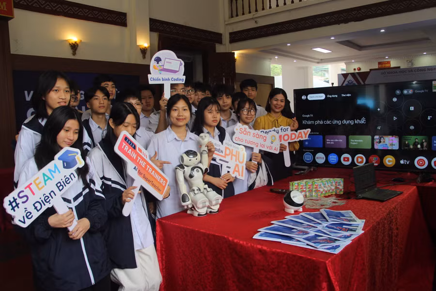 Học sinh Điện Biên hào hứng tham gia "Ngày hội AI".