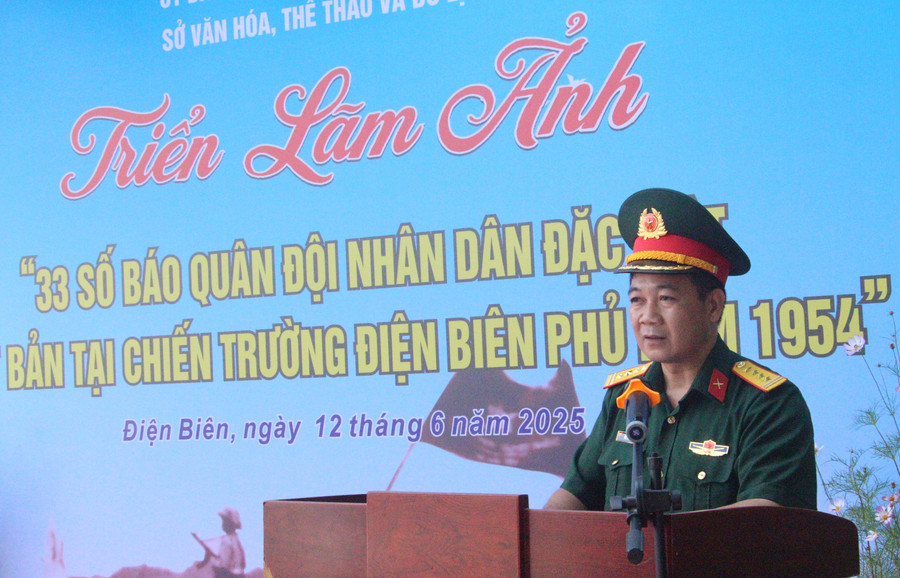 Đại tá Mè Quang Thắng phát biểu tại buổi lễ. 33-so-bao-qdnd-1.jpg