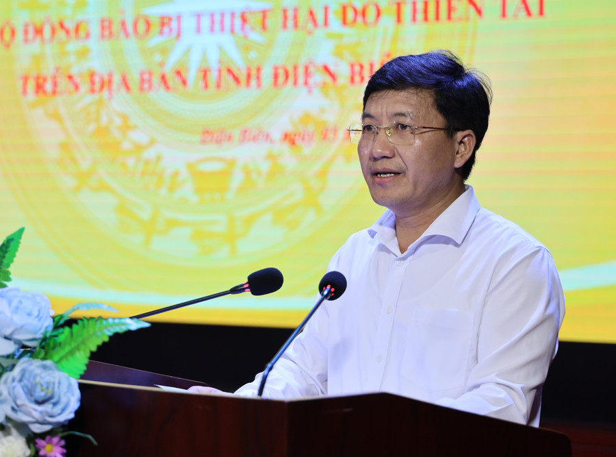 Ông Mùa A Vảng phát biểu tại buổi lễ. ung-ho-2.jpg