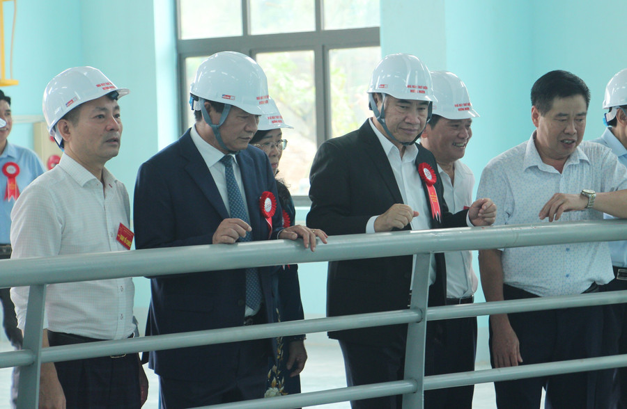 Lãnh đạo tỉnh Điện Biên tham quan Nhà máy thủy điện Mường Mươn. thuy-dien-3.jpg