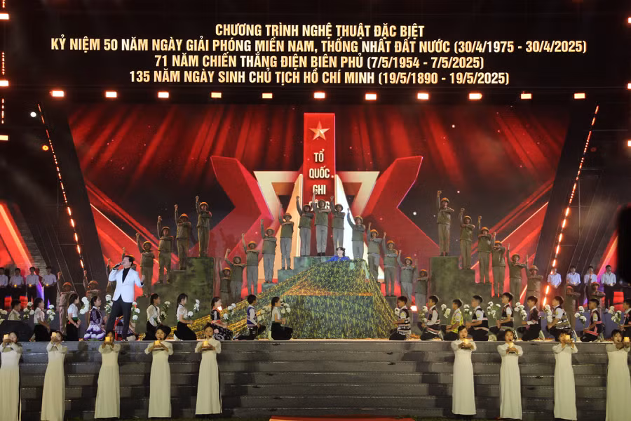 Chương trình nghệ thuật đặc biệt được tổ chức tại Sân vận động tỉnh Điện Biên.