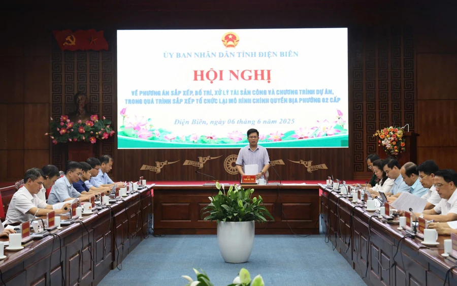 Quang cảnh cuộc họp.