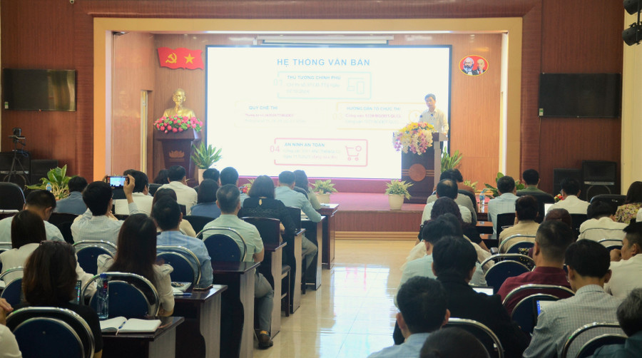 Quang cảnh buổi hội nghị.