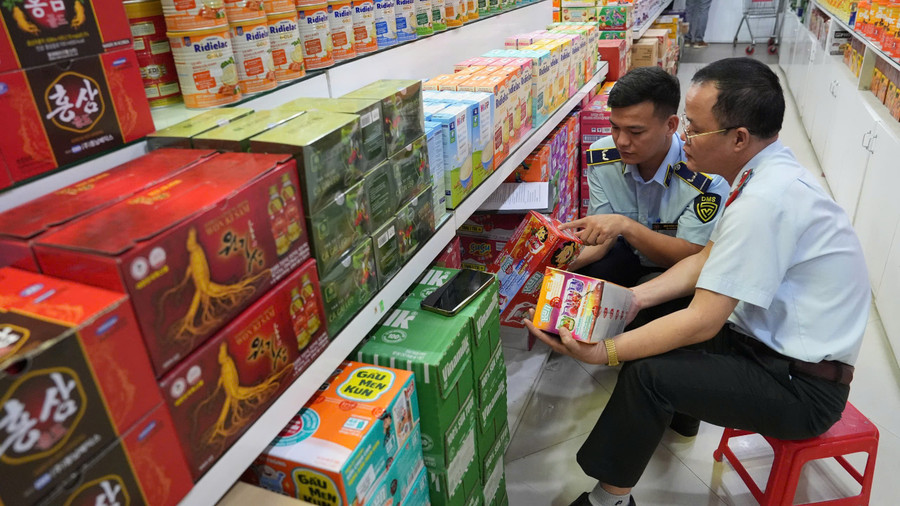 Hàng nghìn sản phẩm vi phạm bị tịch thu và tiêu hủy. z6670803148715-12242f1176530cda1dd500e3955d50bf.jpg