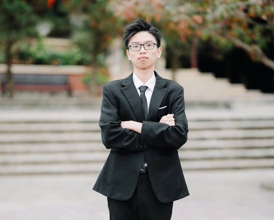 Em Nguyễn Đức Duy – học sinh lớp 12C1, Trường THPT chuyên Lê Quý Đôn (Điện Biên). 