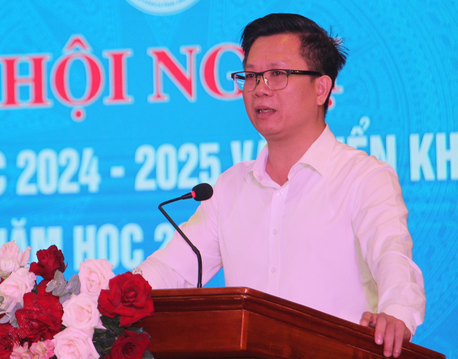 Ông Phạm Đức Toàn phát biểu tại hội nghị. tong-ket-nam-hoc-6.jpg